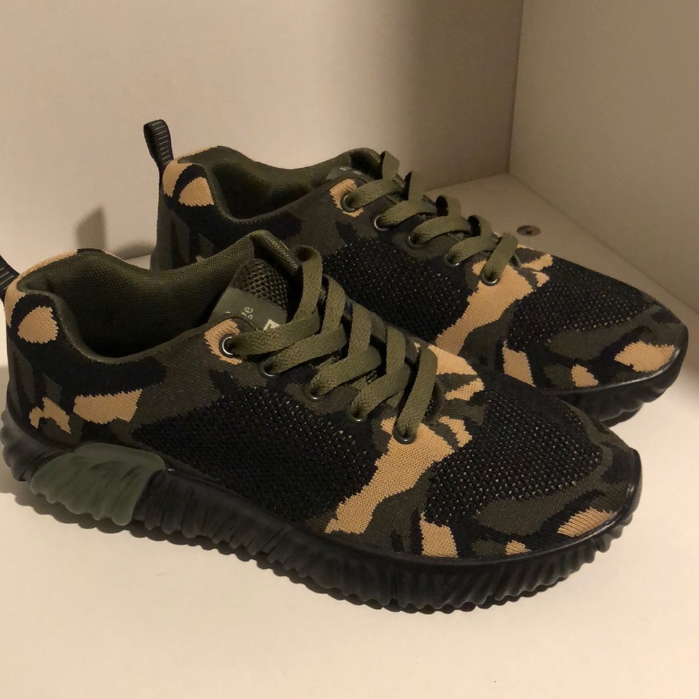 Mens running shoes size 7.5